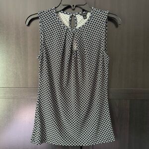 ANN TAYLOR sleeveless blouse.Classic and chic! Size xs. Perfect every day wear.